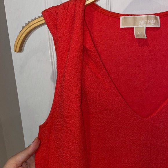 Red top - Picture 2 of 4